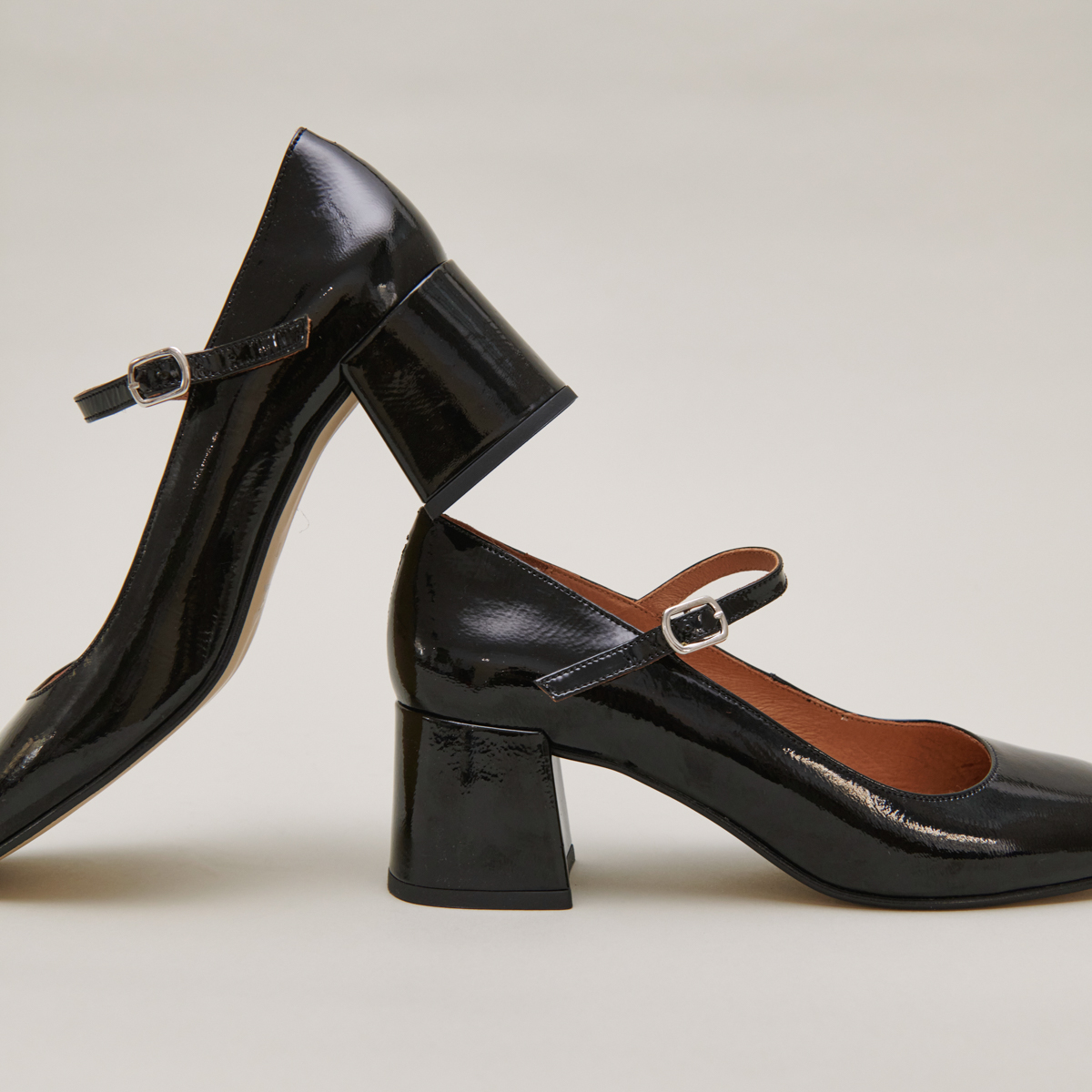 Mary Janes with square heel in black patent leather | ALIENOR