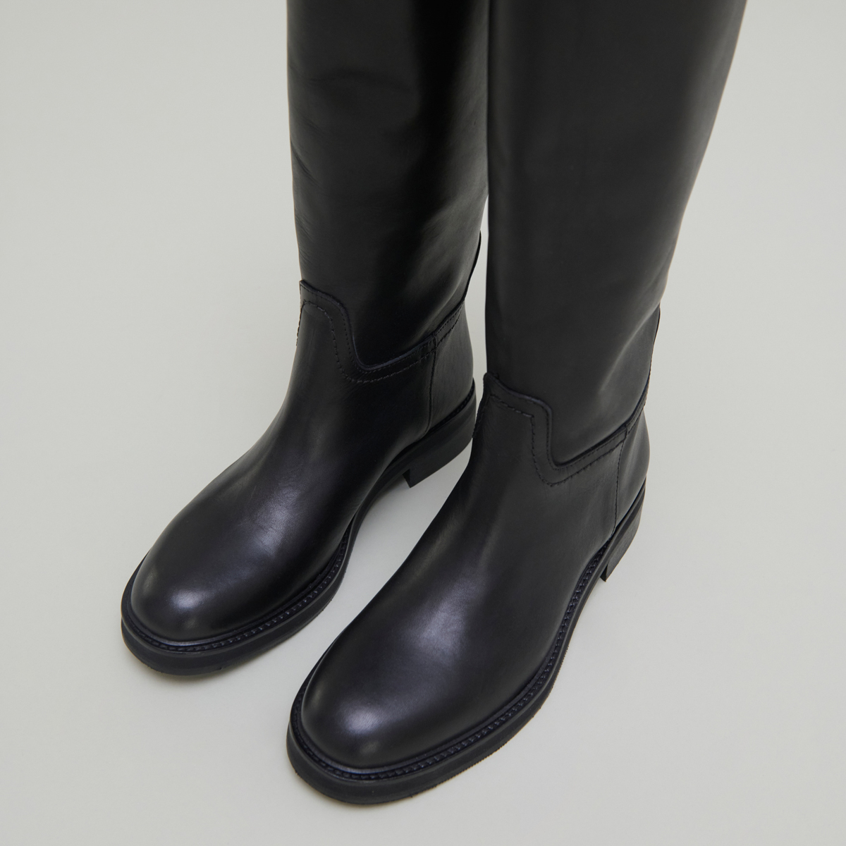 Riding boots in black leather | READY