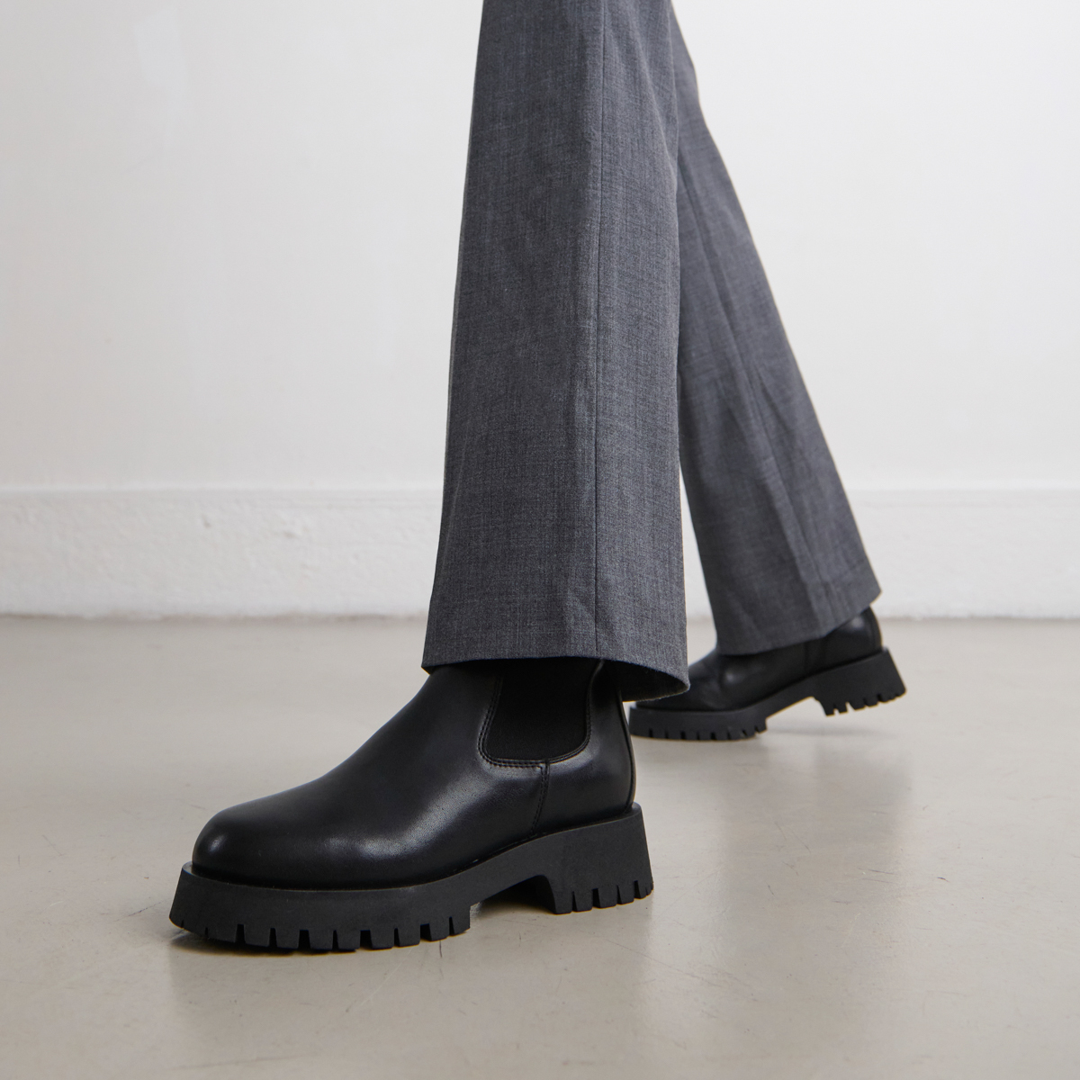 Platform boots in black leather | RIDLE
