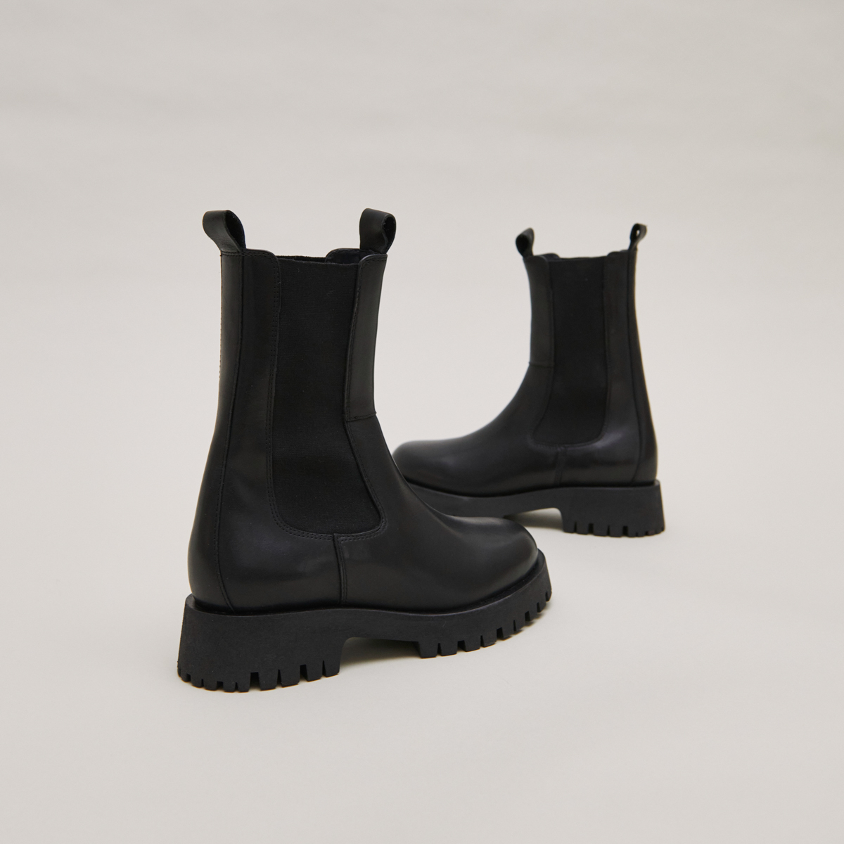 Platform boots in black leather | RIDLE