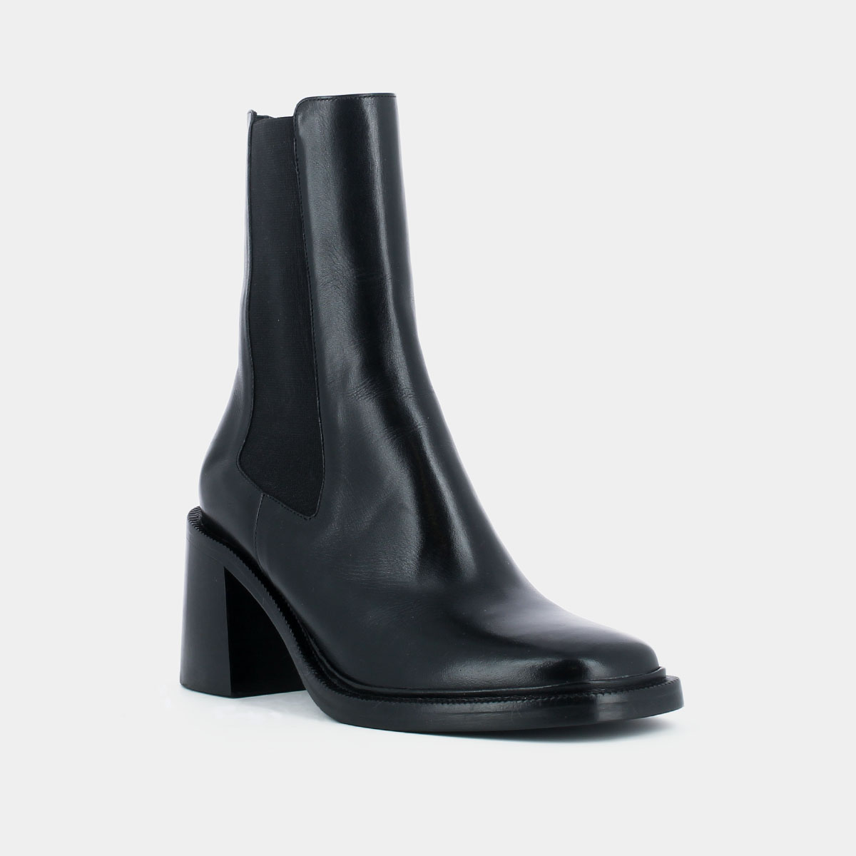 High boots with thin buckle in black leather | DANUBE