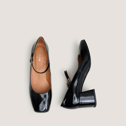 Mary janes with square heel in black patent leather | alienor