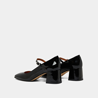 Mary janes with square heel in black patent leather | alienor