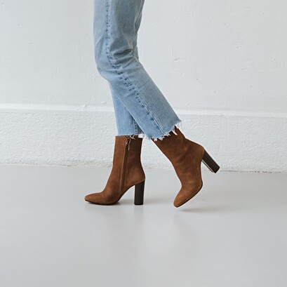 Heeled boots in brown velvet | valoris