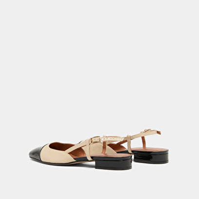 Open back ballet flats in black and beige patent leather | DHAPOU