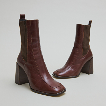 Heeled boots in brown leather | vanti