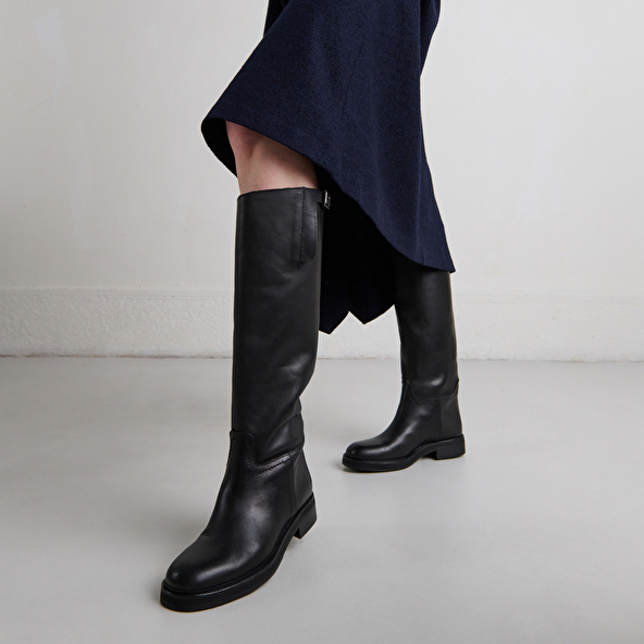 Riding boots in black leather | READY