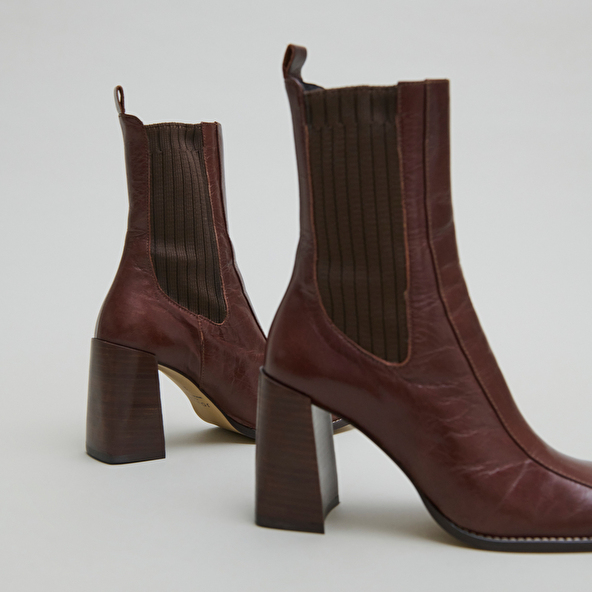 Heeled boots in brown leather | VANTI