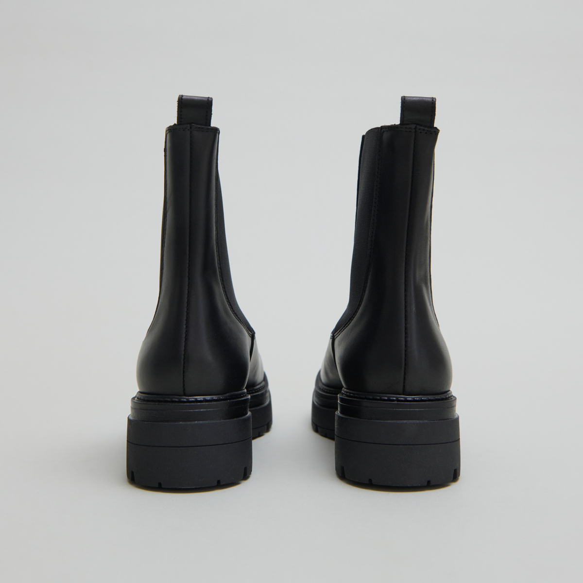 Platform lowboots in black leather | PICUS