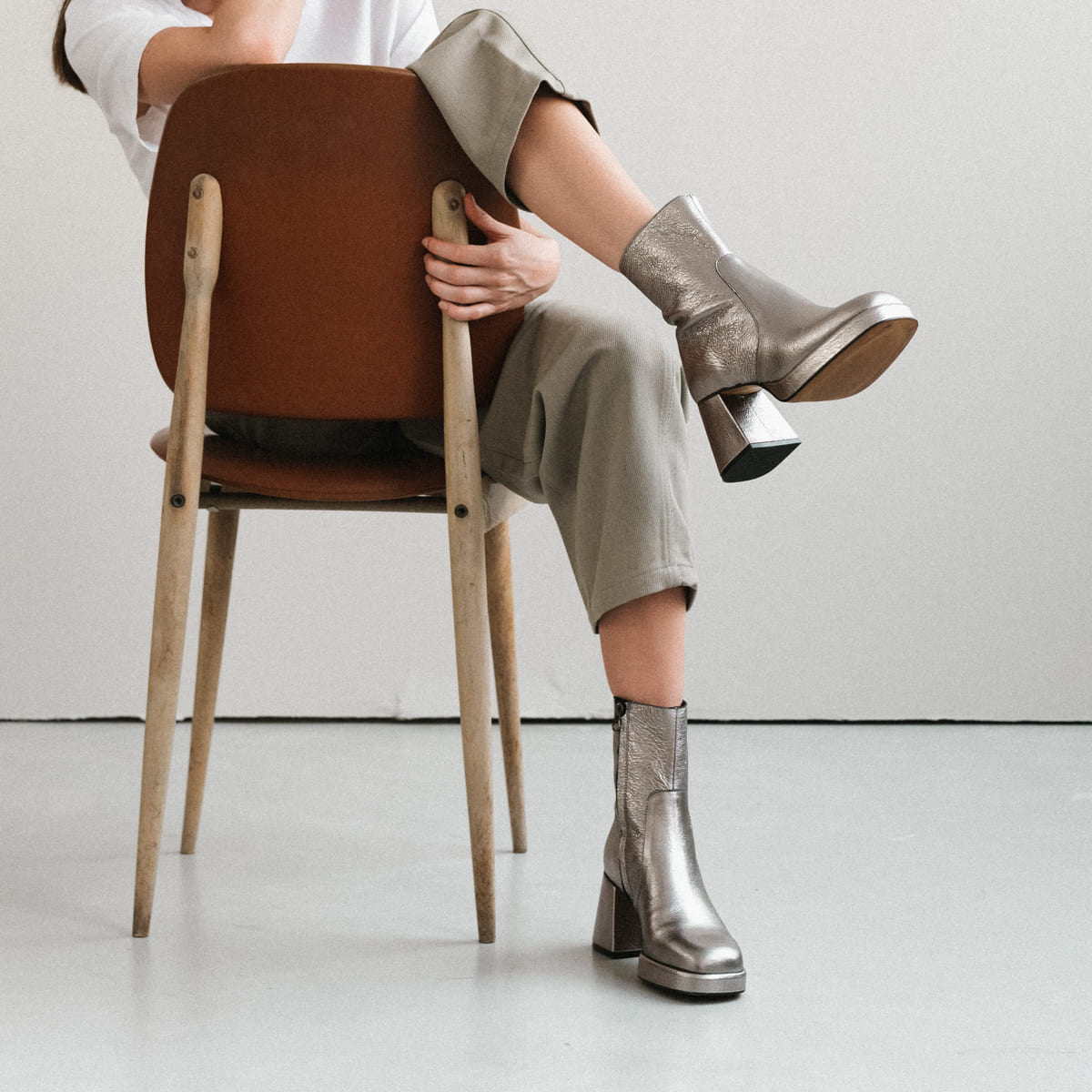 Platform boots in silver cracked leather | BRIGAND