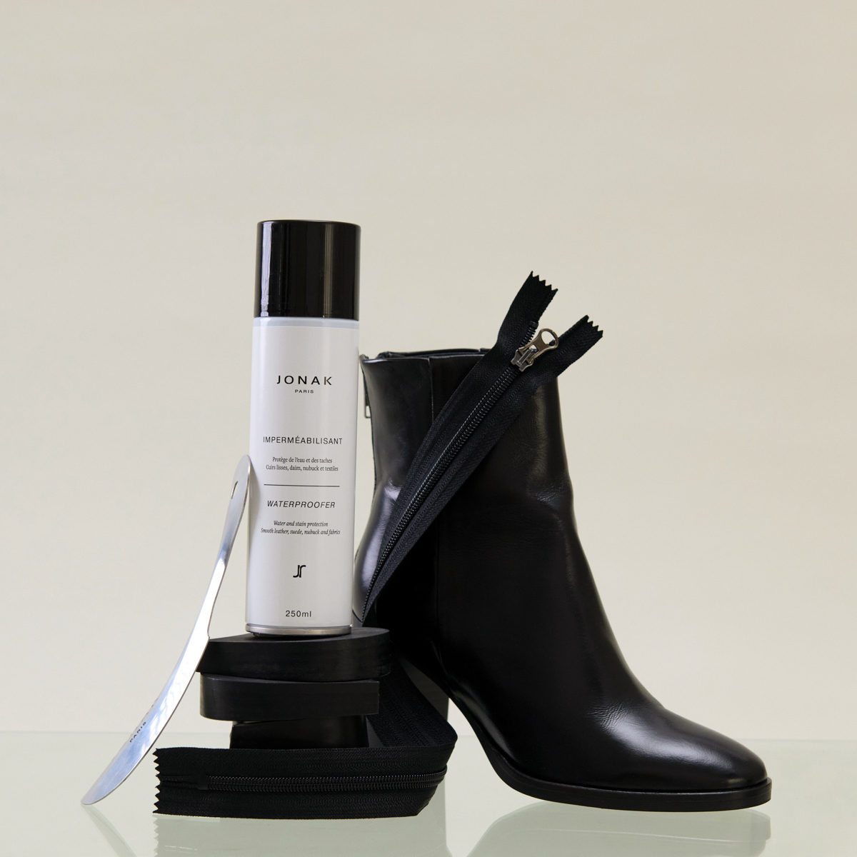 Waterproofer moisturizes, protects and makes leather shine | lanolin polish