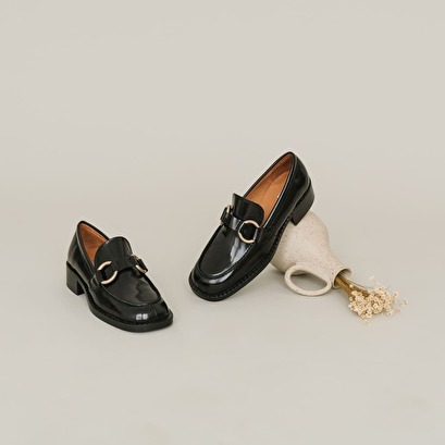 Loafers with buckles black