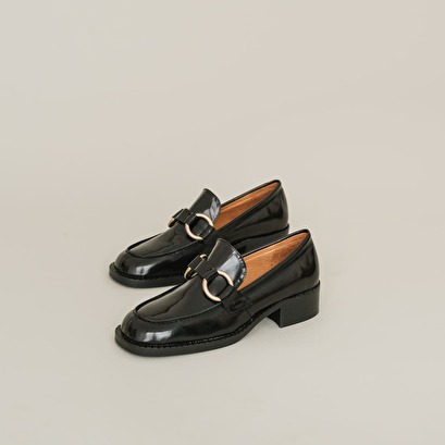 Loafers with buckles black
