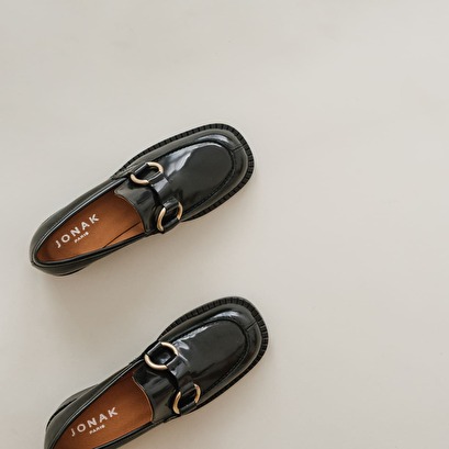 Loafers with buckles black