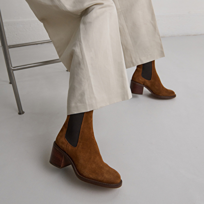 Bottines &agrave; talons in cognac suede | bertille