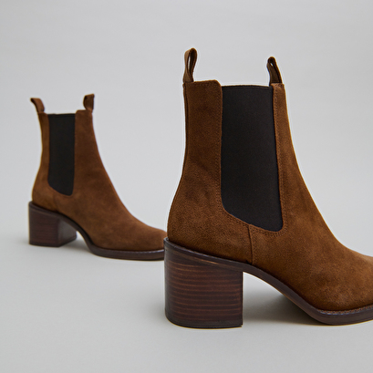 Bottines &agrave; talons in cognac suede | bertille