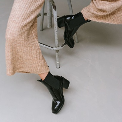 Bottines &agrave; talons in black leather | bertille