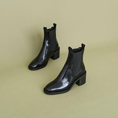 Bottines &agrave; talons in black leather | bertille