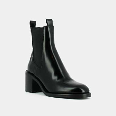 Bottines &agrave; talons in black leather | bertille