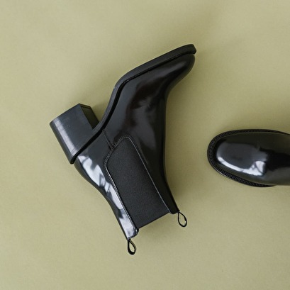 Bottines &agrave; talons in black leather | bertille