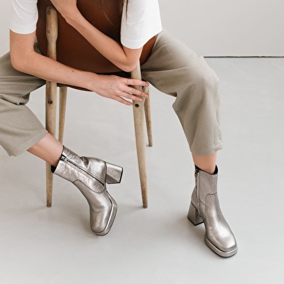 Platform boots in silver cracked leather | brigand