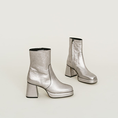 Platform boots in silver cracked leather | brigand