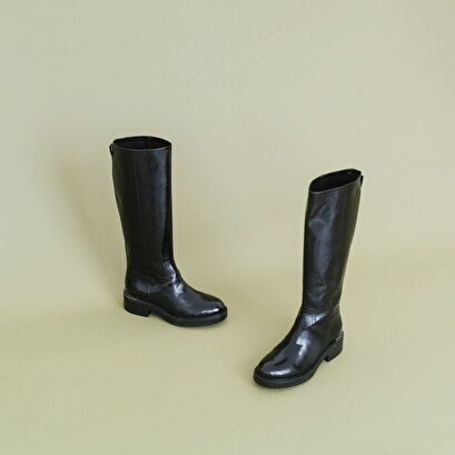 Boots black