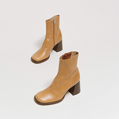 Heeled boots in ocre leather | bortolo