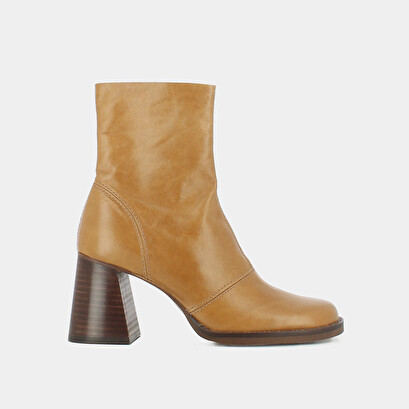 Heeled boots in ocre leather | bortolo