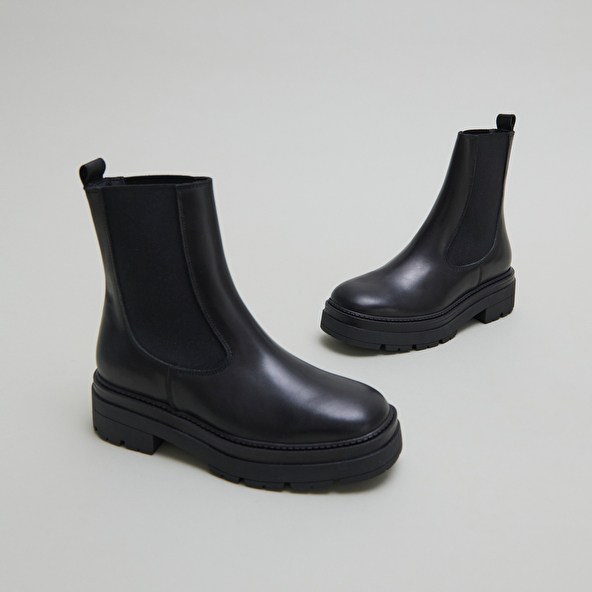 Platform lowboots in black leather | PICUS
