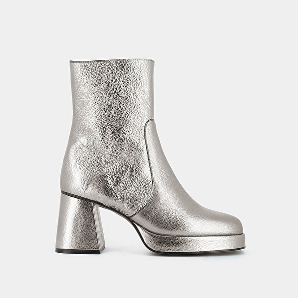 Platform boots in silver cracked leather | BRIGAND