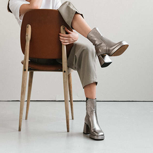 Platform boots in silver cracked leather | BRIGAND