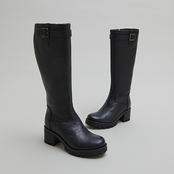 Bottes à semelles crantées et boucles in black grained leather | MIDAS