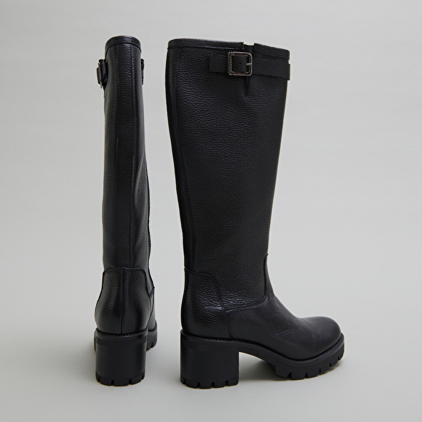 Bottes à semelles crantées et boucles in black grained leather | MIDAS