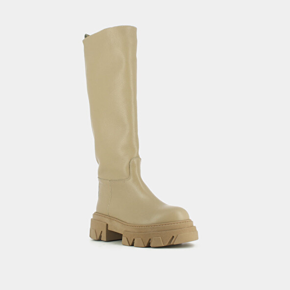 Boots with notched soles in beige grained leather | ROCKET
