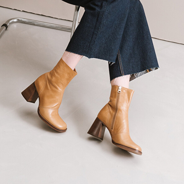 Heeled boots in ocre leather | BORTOLO