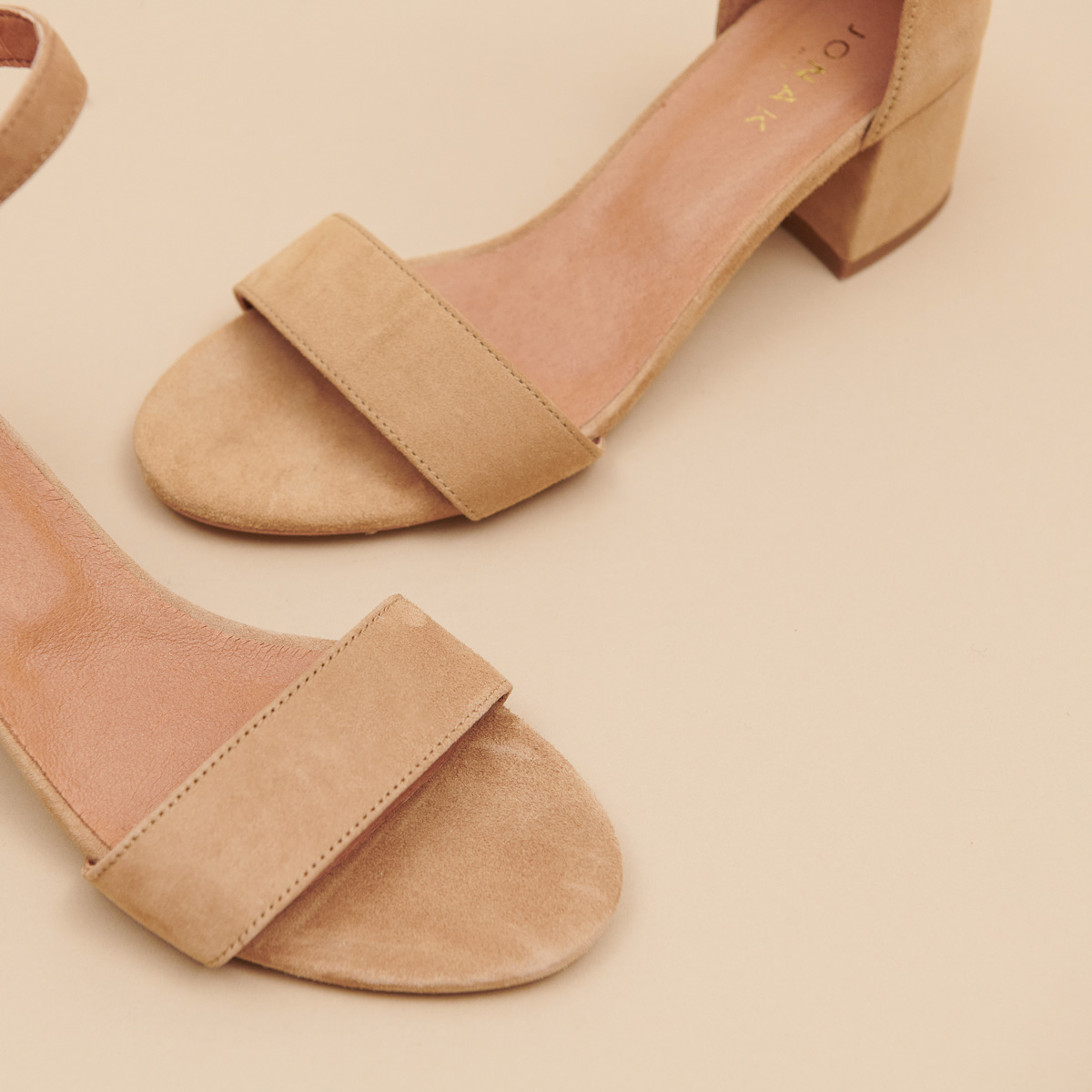 Sandals with square heel in camel suede | VERDI