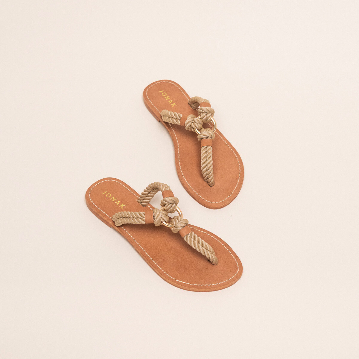 Flip-flop style sandals with loop in beige rope | WILD
