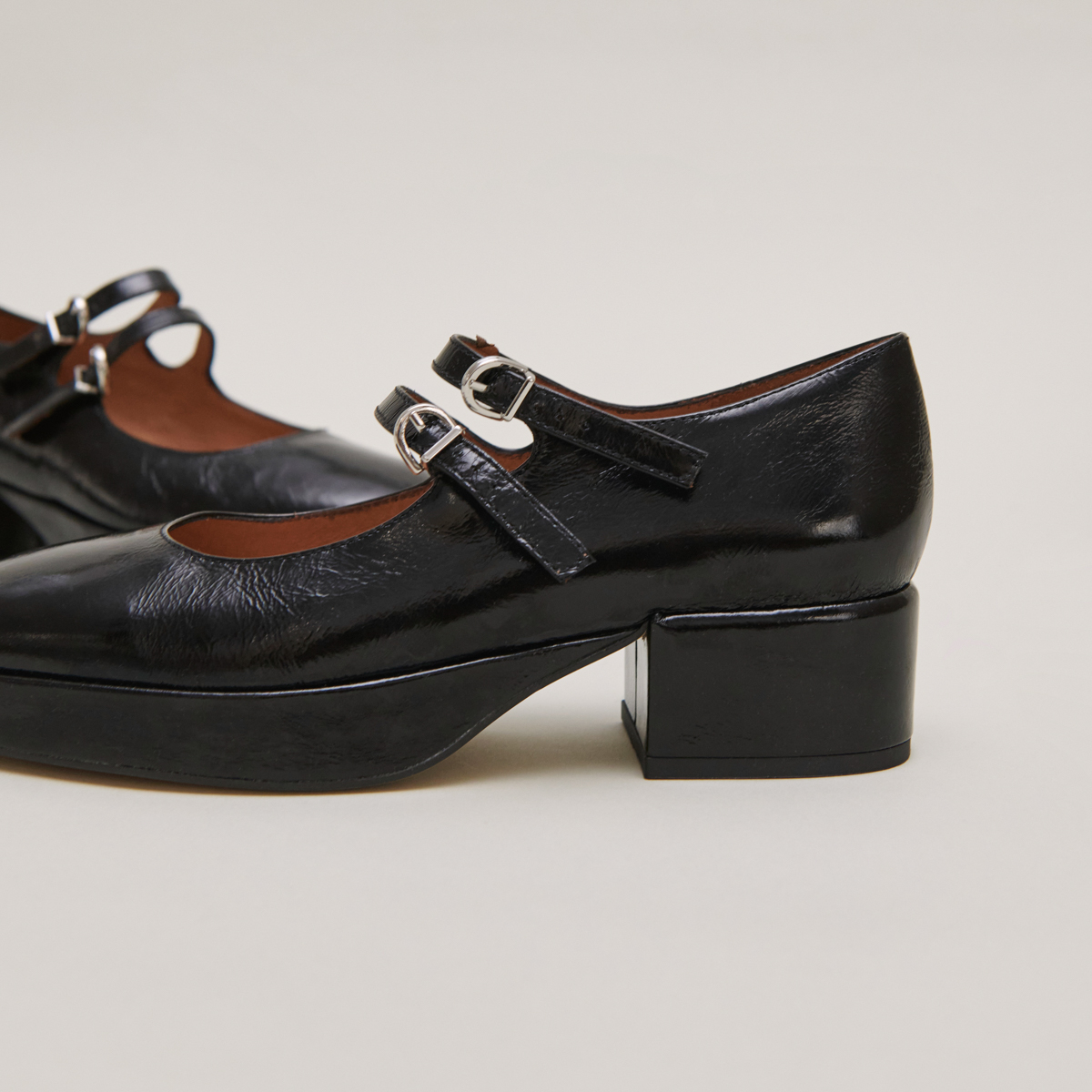 Babies à talons et brides in black leather | VICTORIA
