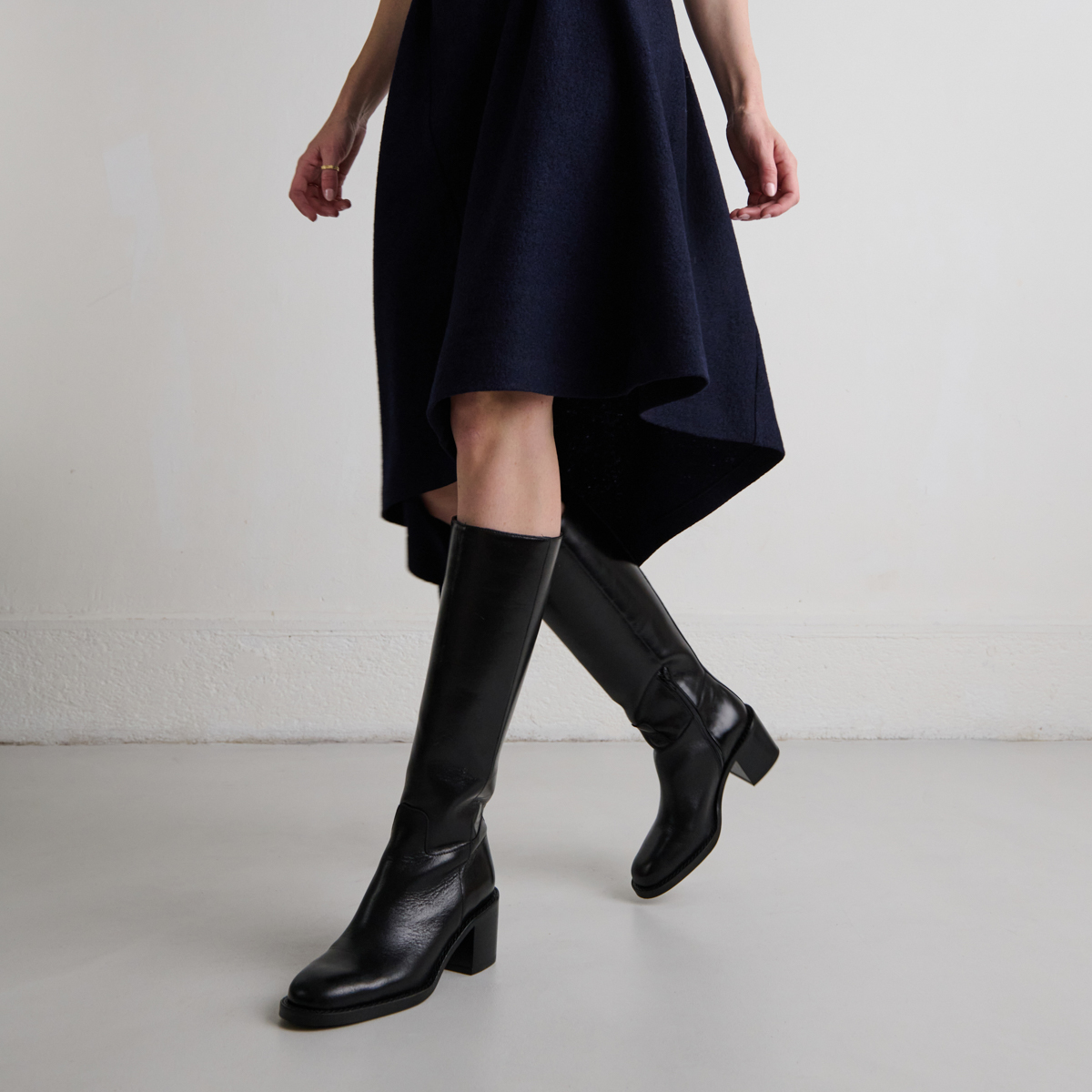 Bottes hautes à talons in black leather | BONNIE