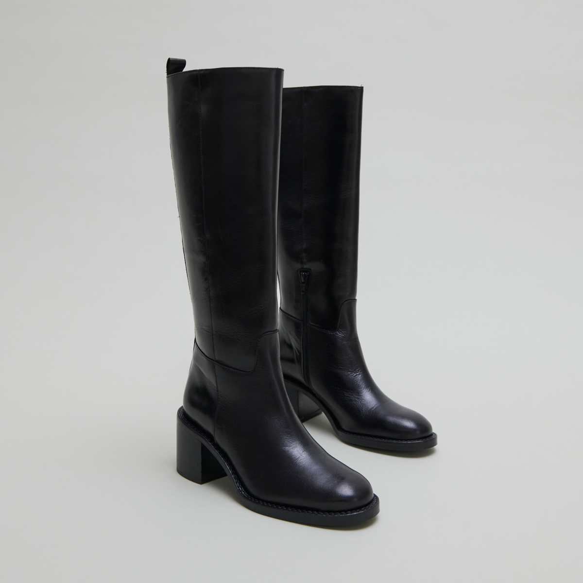 Bottes hautes à talons in black leather | BONNIE