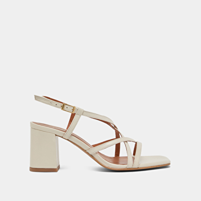 Square toe flanged heeled sandals ecru