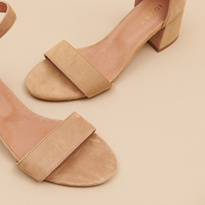 Sandals with square heel in camel suede | verdi