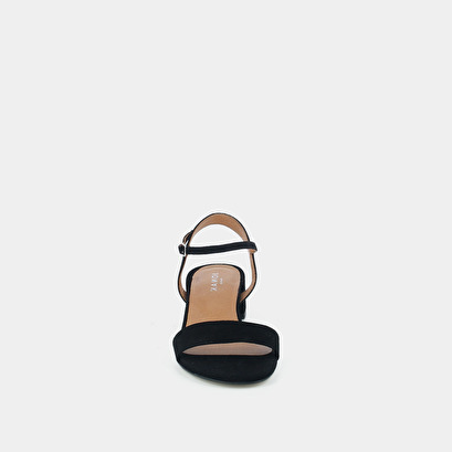 Sandals with square heel in black suede | via
