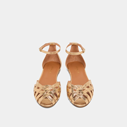 Sandals with flat heel in gold leather | DOO