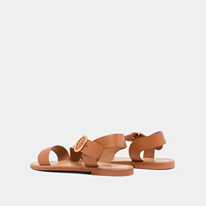 Asymmetrical sandals in camel leather | wablo