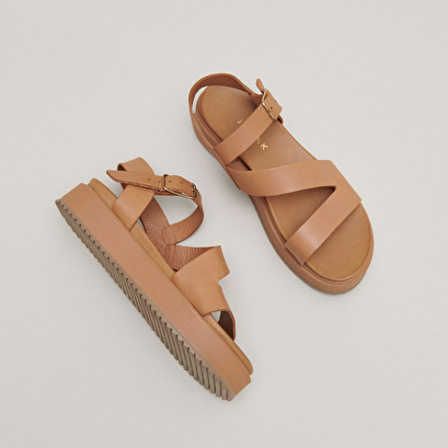 Platform sandals with straps in camel leather | ISAURE