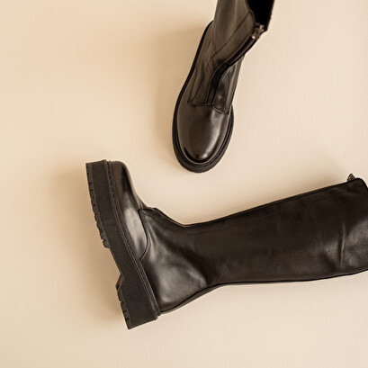 Lowboots with platform and zip closure in black leather | ralph