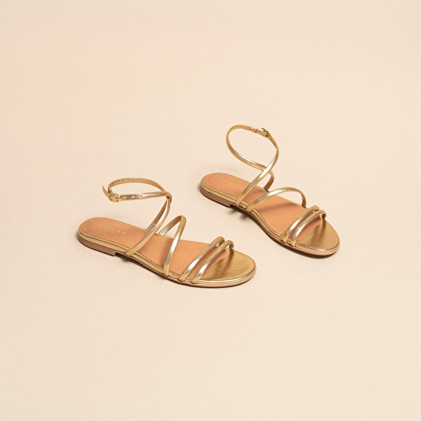 Flat strappy sandals and straps in platinum metallic leather | APOLLINE