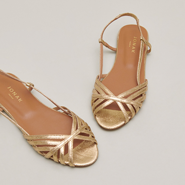Open toe flat sandals in dark gold cracked leather | DELUCK